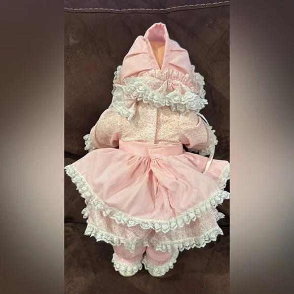 Vintage Kewpie Doll in Pink Lace Dress - Collectable Item - Picture 5 of 5